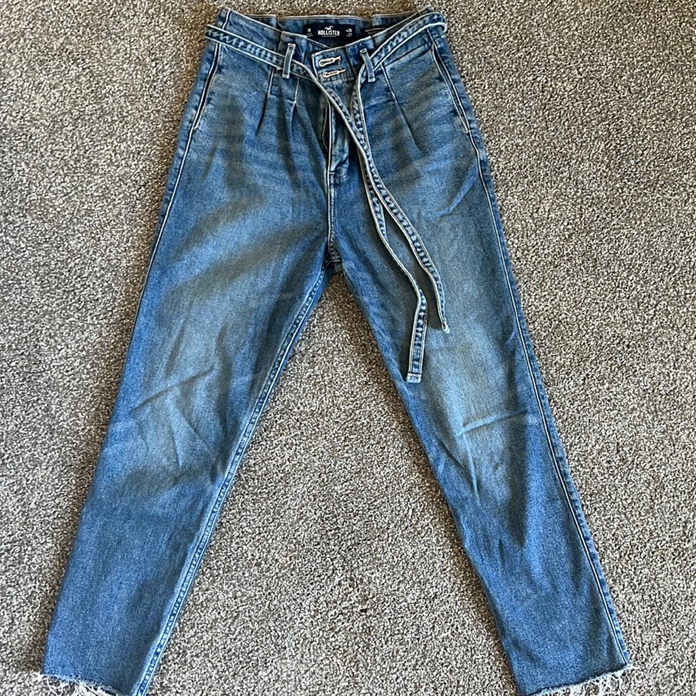 Women’s Denim Jeans - new without tags; ultra cute - super steal!